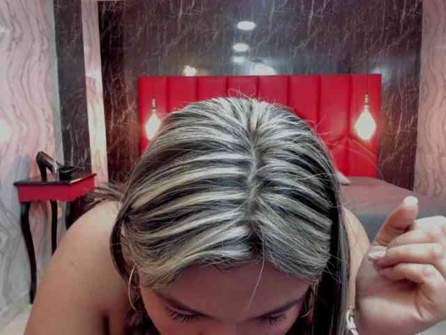 LatinaHoleQueen-1
