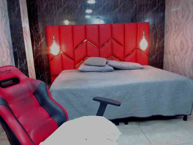 LatinaHoleQueen-1 webcam