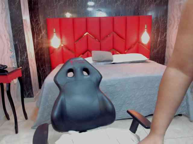 LatinaHoleQueen-1 webcam