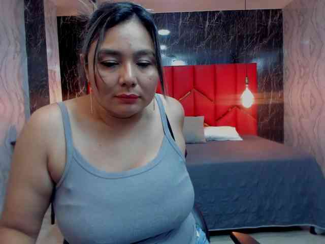 LatinaHoleQueen-1