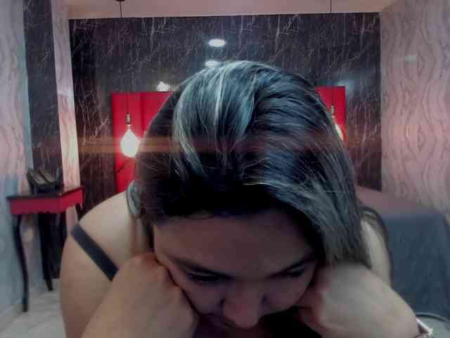 LatinaHoleQueen-1