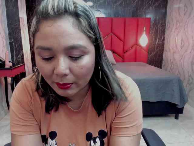 LatinaHoleQueen-1