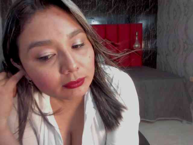 LatinaHoleQueen-1