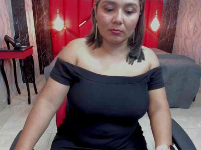 LatinaHoleQueen-1 webcam