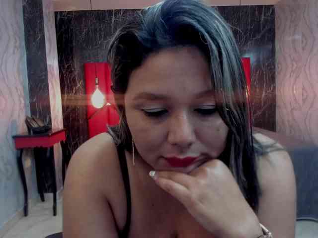 LatinaHoleQueen-1 webcam