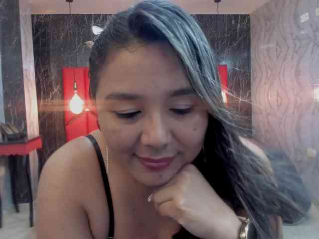 LatinaHoleQueen-1