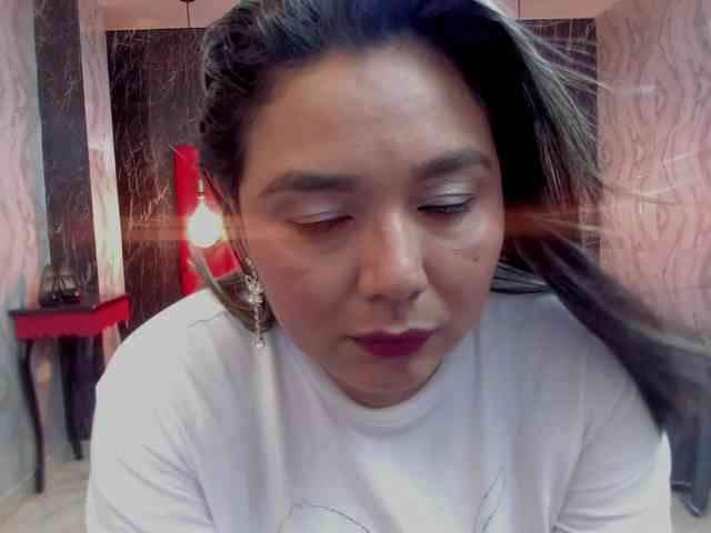 LatinaHoleQueen-1 webcam