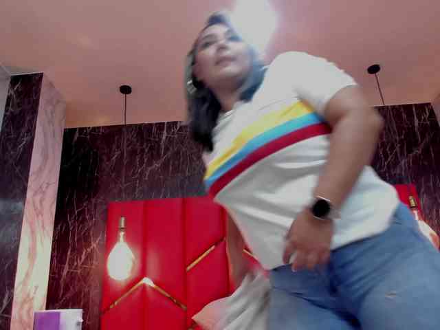 LatinaHoleQueen-1