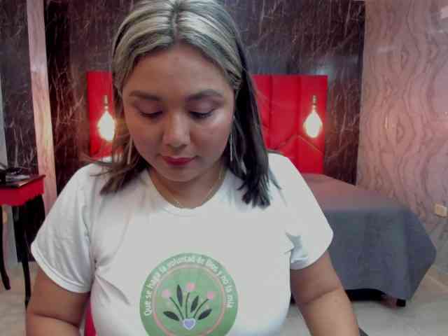 LatinaHoleQueen-1