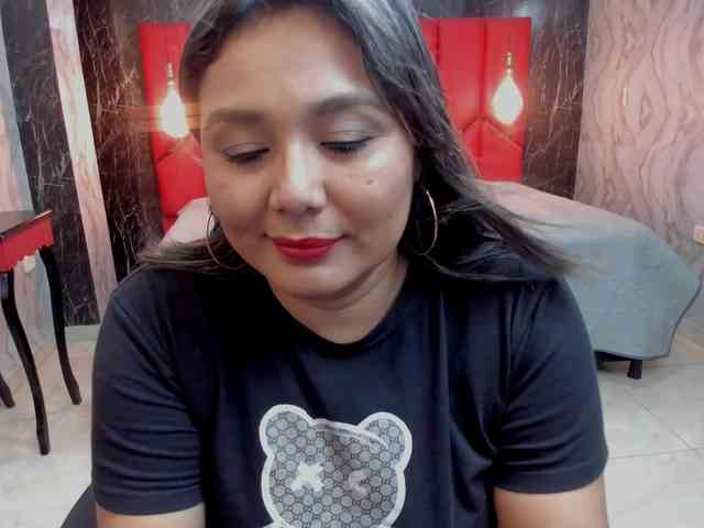 LatinaHoleQueen-1 webcam