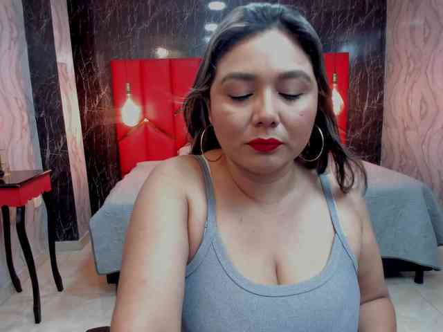 LatinaHoleQueen-1 webcam