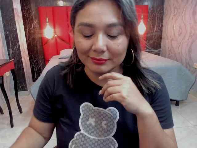 LatinaHoleQueen-1 webcam