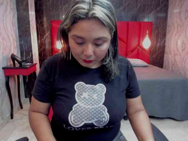 LatinaHoleQueen-1