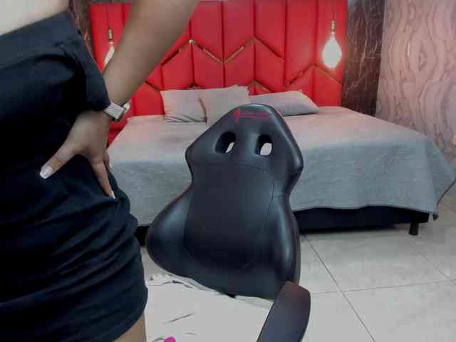LatinaHoleQueen-1 webcam