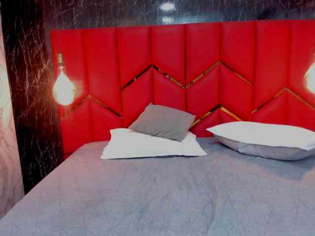 latinaholequeen-1's live room