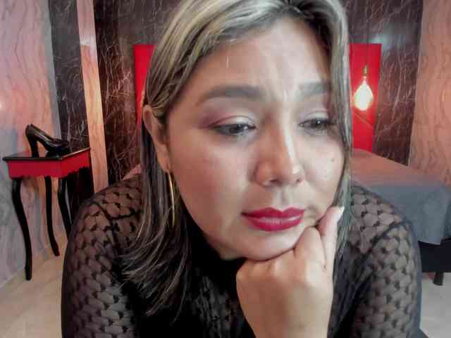 LatinaHoleQueen-1 webcam