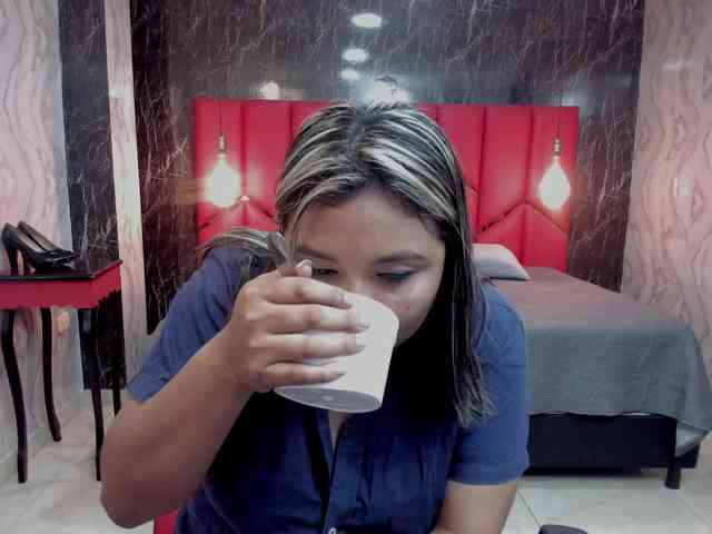 LatinaHoleQueen-1 LatinaHoleQueen-1