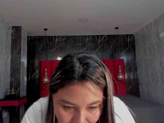 LatinaHoleQueen-1