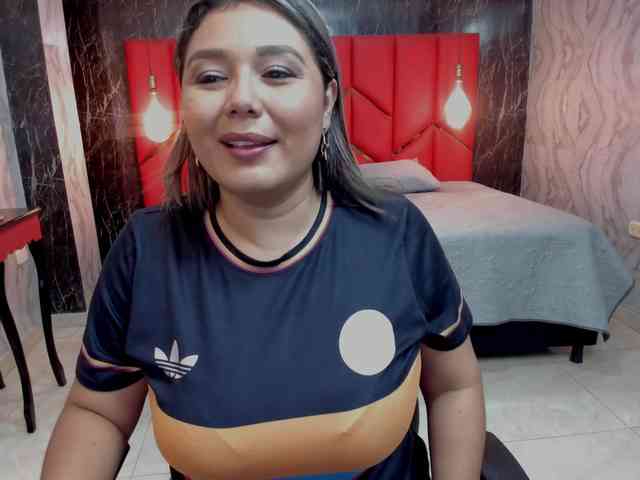 LatinaHoleQueen-1 webcam