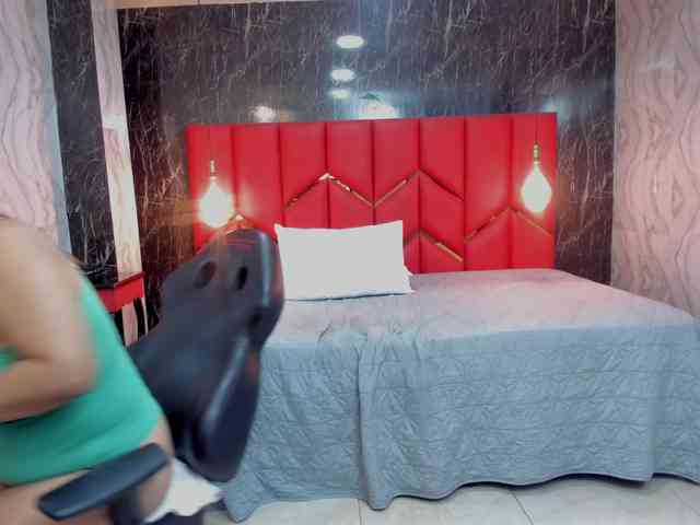 LatinaHoleQueen-1 webcam