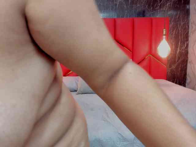 LatinaHoleQueen-1 webcam