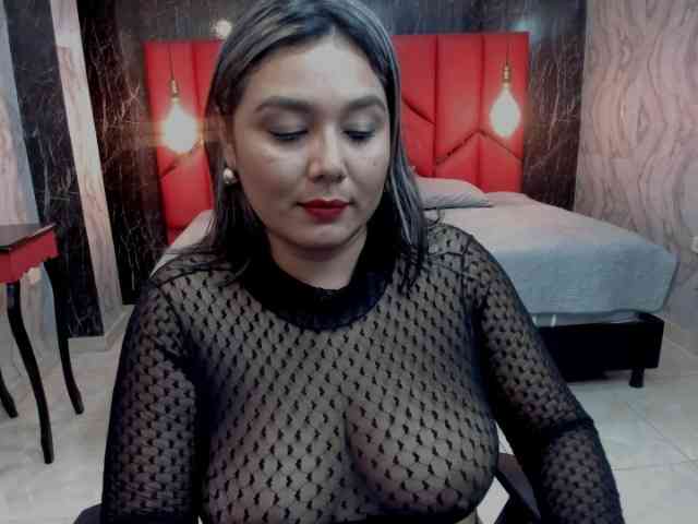 LatinaHoleQueen-1
