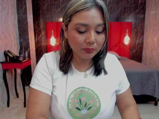 LatinaHoleQueen-1 webcam
