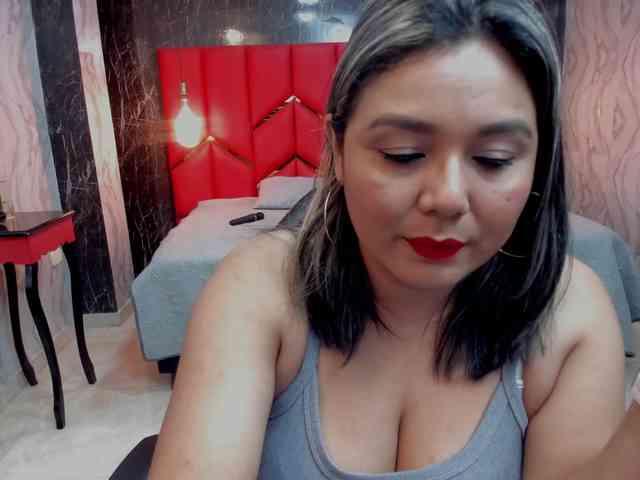 LatinaHoleQueen-1 webcam