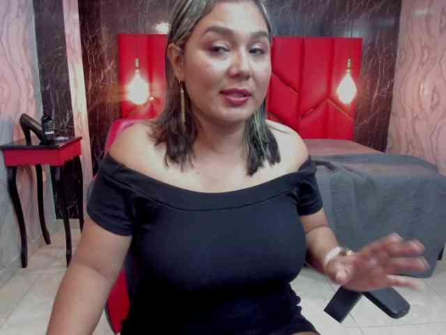 LatinaHoleQueen-1 LatinaHoleQueen-1