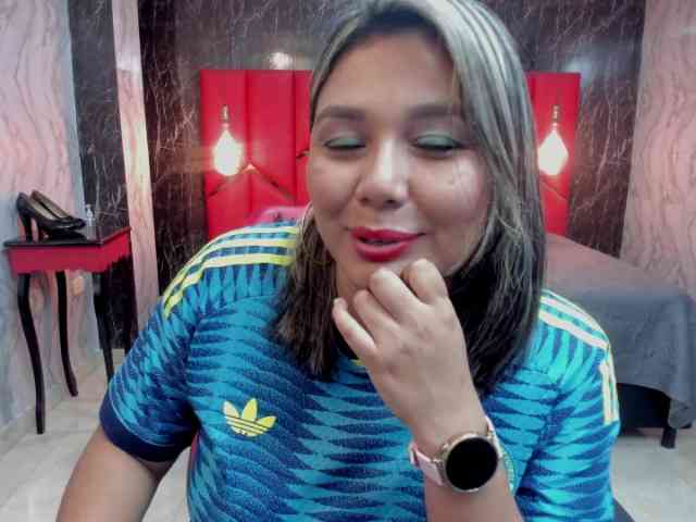 LatinaHoleQueen-1 webcam
