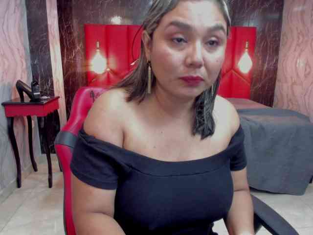 LatinaHoleQueen-1 webcam