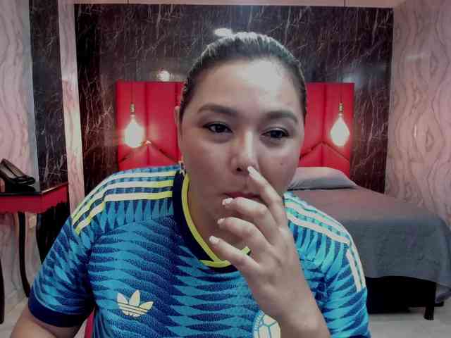 LatinaHoleQueen-1 LatinaHoleQueen-1