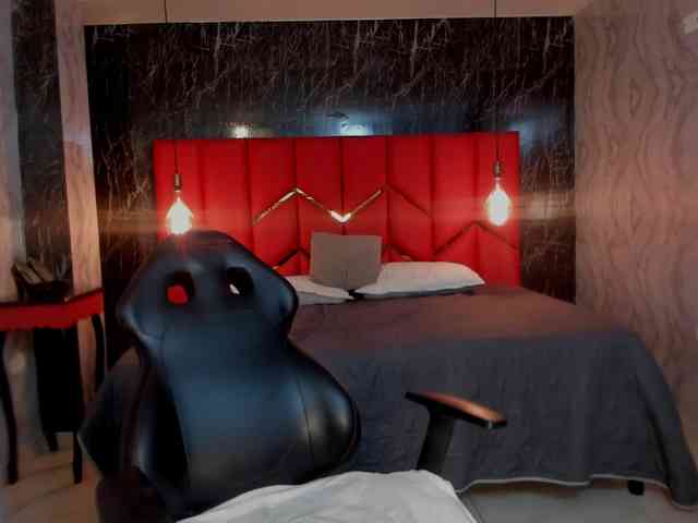 LatinaHoleQueen-1 webcam