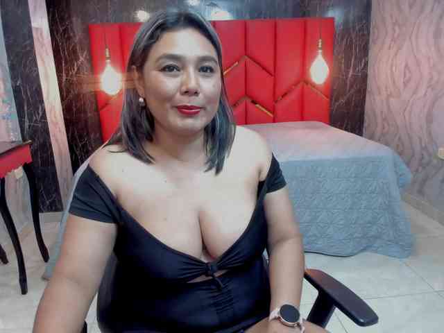 LatinaHoleQueen-1 webcam
