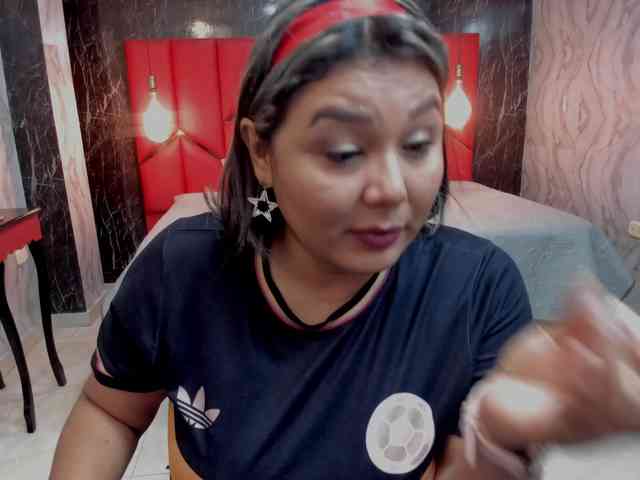 LatinaHoleQueen-1 webcam