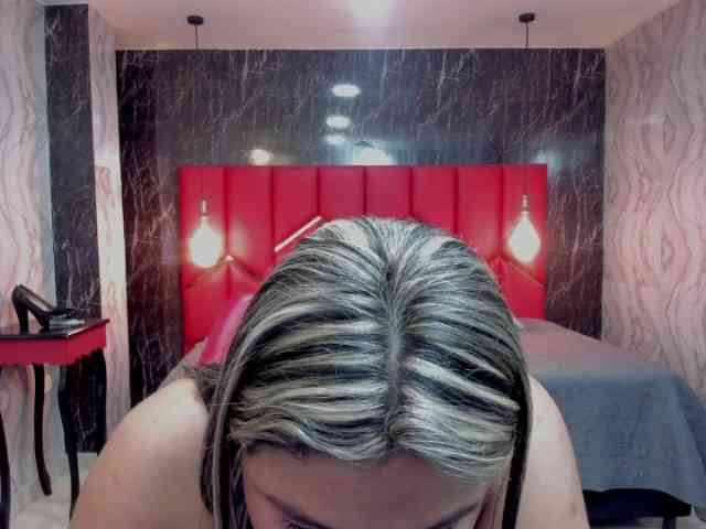 LatinaHoleQueen-1 webcam