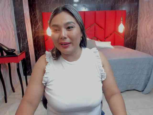 LatinaHoleQueen-1 webcam