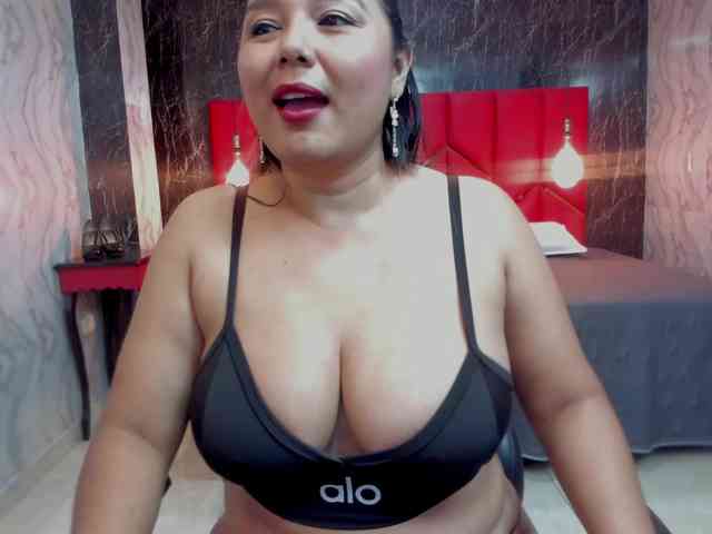 LatinaHoleQueen-1 webcam