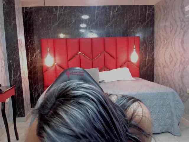LatinaHoleQueen-1 webcam