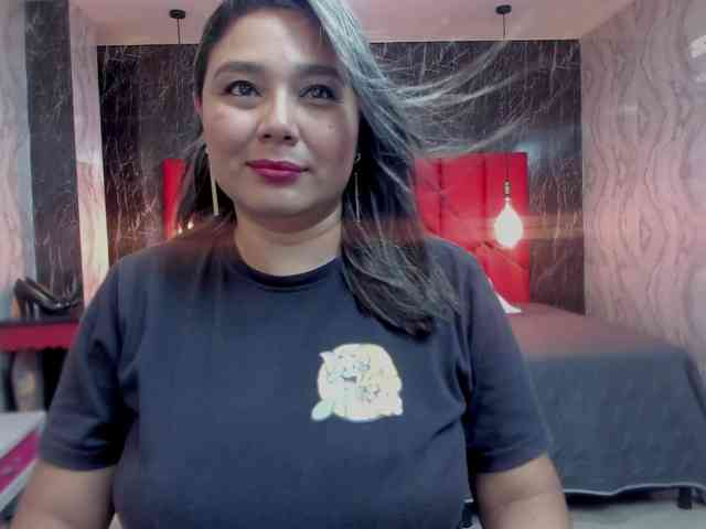 LatinaHoleQueen-1