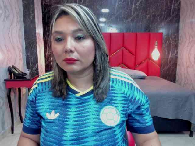 LatinaHoleQueen-1 webcam