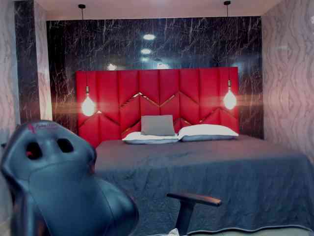 LatinaHoleQueen-1 webcam