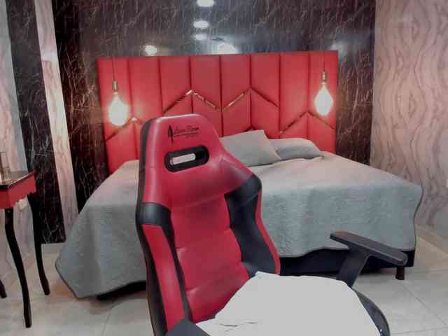 LatinaHoleQueen-1 webcam