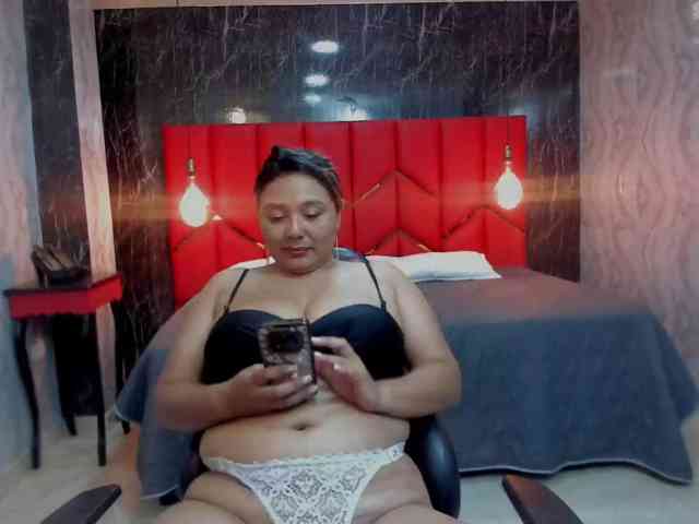LatinaHoleQueen-1 webcam