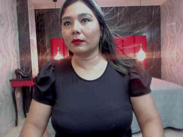 LatinaHoleQueen-1