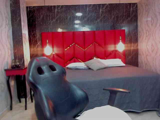 LatinaHoleQueen-1 webcam
