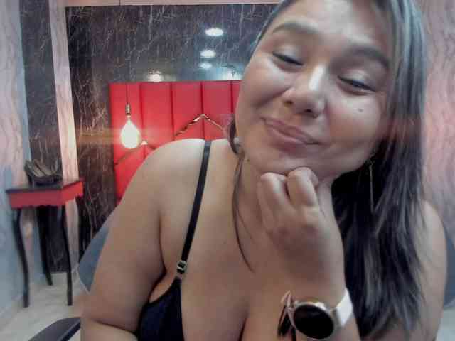 LatinaHoleQueen-1