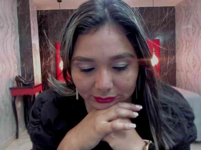 LatinaHoleQueen-1