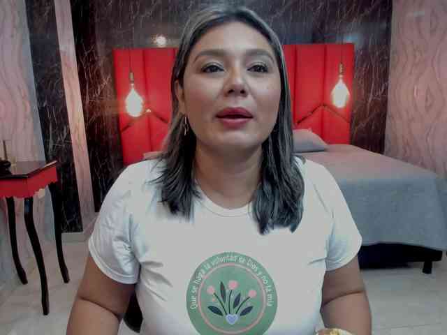 LatinaHoleQueen-1 webcam