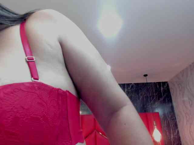 LatinaHoleQueen-1